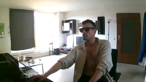 Sebastian online show from 17, 4, 2026