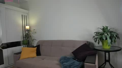 Snapshot of needyouhere_ chatting on 4, 7, 2026 Kira online show from 4, 7, 2026