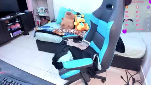 Snapshot of neeko_lol_ chatting on 9, 9, 2025 Geek Nicole im Neeko UwU online show from 9, 9, 2025