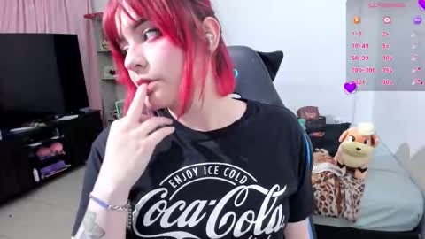 Snapshot of neeko_lol_ chatting on 26, 9, 2025 Geek Nicole im Neeko UwU online show from 26, 9, 2025