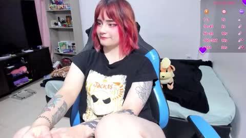 Snapshot of neeko_lol_ chatting on 21, 10, 2025 Geek Nicole im Neeko UwU online show from 21, 10, 2025