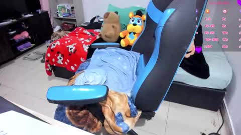 Snapshot of neeko_lol_ chatting on 24, 10, 2025 Geek Nicole im Neeko UwU online show from 24, 10, 2025