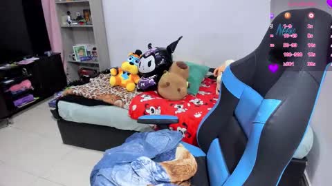 Snapshot of neeko_lol_ chatting on 29, 10, 2025 Geek Nicole im Neeko UwU online show from 29, 10, 2025