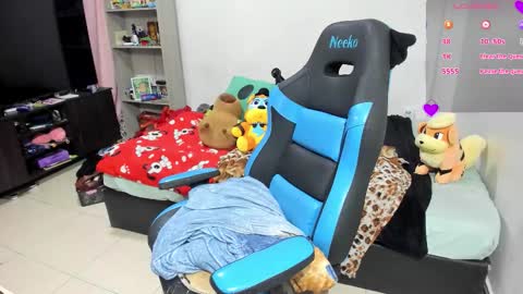 Snapshot of neeko_lol_ chatting on 2, 11, 2025 Geek Nicole im Neeko UwU online show from 2, 11, 2025