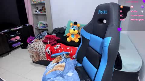 Snapshot of neeko_lol_ chatting on 10, 11, 2025 Geek Nicole im Neeko UwU online show from 10, 11, 2025