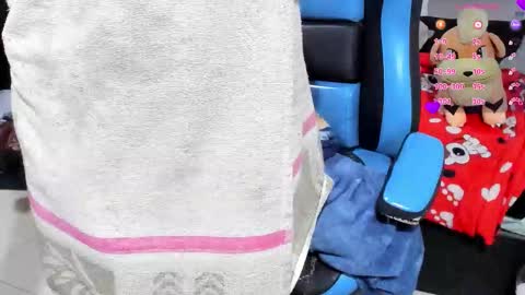 Snapshot of neeko_lol_ chatting on 13, 11, 2025 Geek Nicole im Neeko UwU online show from 13, 11, 2025