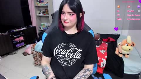 Snapshot of neeko_lol_ chatting on 14, 11, 2025 Geek Nicole im Neeko UwU online show from 14, 11, 2025