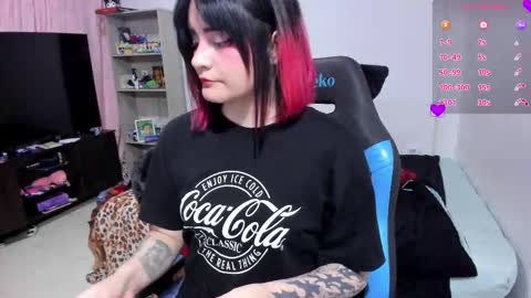 Snapshot of neeko_lol_ chatting on 23, 11, 2025 Geek Nicole im Neeko UwU online show from 23, 11, 2025