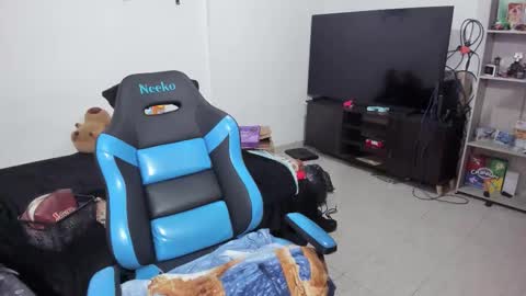 Snapshot of neeko_lol_ chatting on 20, 12, 2025 Geek Nicole im Neeko UwU online show from 20, 12, 2025