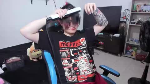 Snapshot of neeko_lol_ chatting on 11, 1, 2026 Geek Nicole im Neeko UwU online show from 11, 1, 2026