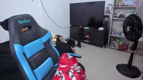 Snapshot of neeko_lol_ chatting on 13, 1, 2026 Geek Nicole im Neeko UwU online show from 13, 1, 2026