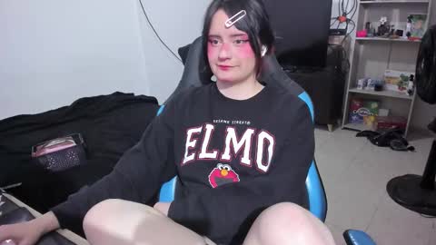 Snapshot of neeko_lol_ chatting on 24, 2, 2026 Geek Nicole im Neeko UwU online show from 24, 2, 2026