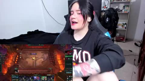 Snapshot of neeko_lol_ chatting on 1, 3, 2026 Geek Nicole im Neeko UwU online show from 1, 3, 2026