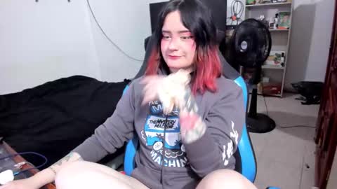 Geek Nicole    im Neeko UwU online show from 3, 3, 2026