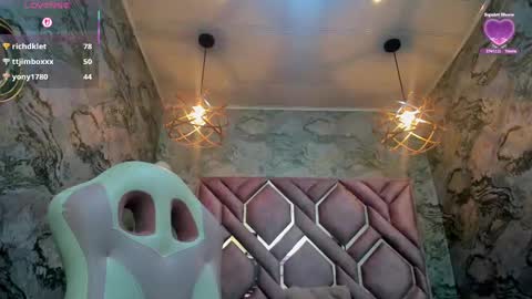 Nefer  online show from 28, 9, 2025