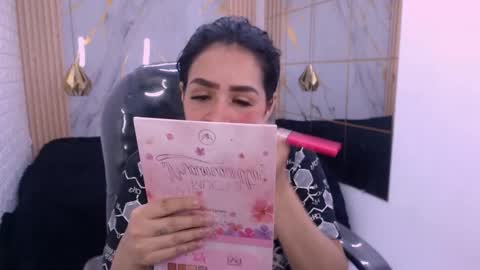 Snapshot of neiti_milk chatting on 4, 12, 2025 paula online show from 4, 12, 2025