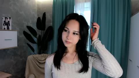 Snapshot of nelliefoster chatting on 26, 5, 2026 Alisa online show from 26, 5, 2026