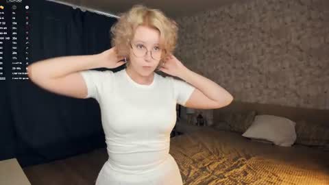 nelly_gloss online show from 18, 6, 2026