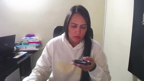 Snapshot of neny445 chatting on 13, 10, 2025 kelly lopez online show from 13, 10, 2025