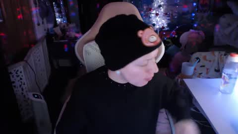 Snapshot of nerdy_squirty chatting on 6, 1, 2025 NerdySquirty online show from 6, 1, 2025