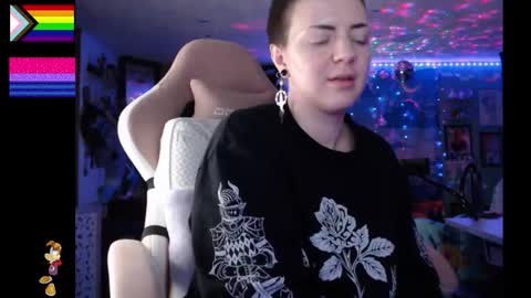 Snapshot of nerdy_squirty chatting on 14, 11, 2025 NerdySquirty online show from 14, 11, 2025