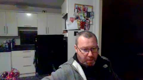 Snapshot of nesuk chatting on 4, 1, 2025 nesuk online show from 4, 1, 2025