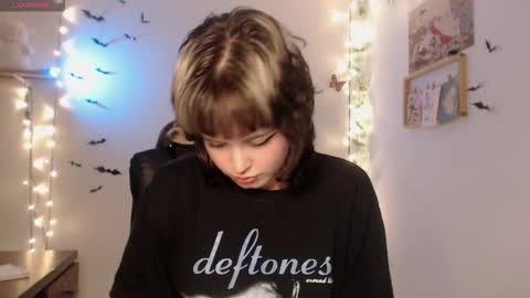 Snapshot of neurotic_witch chatting on 7, 11, 2025 Mar online show from 7, 11, 2025