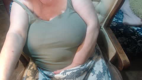 Snapshot of new_milf chatting on 1, 1, 2025 Lilly online show from 1, 1, 2025