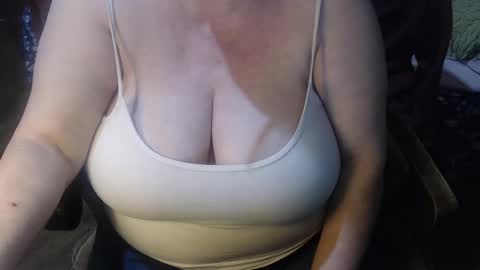 Snapshot of new_milf chatting on 2, 1, 2025 Lilly online show from 2, 1, 2025