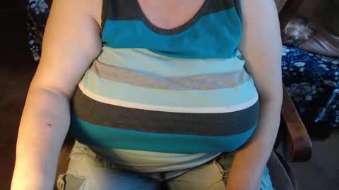 Snapshot of new_milf chatting on 4, 1, 2025 Lilly online show from 4, 1, 2025