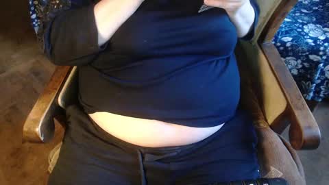 Snapshot of new_milf chatting on 6, 1, 2025 Lilly online show from 6, 1, 2025