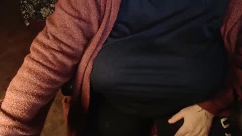 Snapshot of new_milf chatting on 6, 1, 2025 Lilly online show from 6, 1, 2025