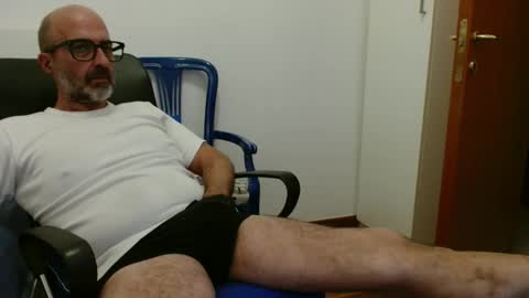 Snapshot of new_simi_74 chatting on 15, 10, 2025 simi online show from 15, 10, 2025