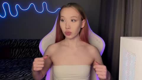 Mina online show from 18, 2, 2025