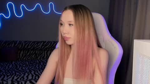 Mina online show from 25, 2, 2025