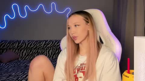 Mina online show from 2, 3, 2025