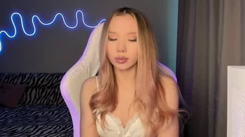 Mina online show from 5, 3, 2025