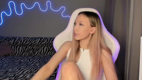 Mina online show from 7, 3, 2025