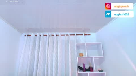 Snapshot of nezo_ chatting on 9, 6, 2026 Angie Instagram angie julianac add me online show from 9, 6, 2026