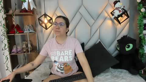 Snapshot of nezukokamado1_ chatting on 6, 1, 2025 Milena online show from 6, 1, 2025