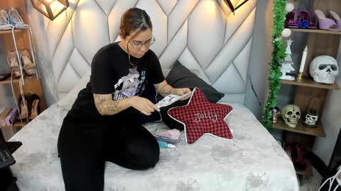 Snapshot of nezukokamado1_ chatting on 14, 1, 2025 Milena online show from 14, 1, 2025