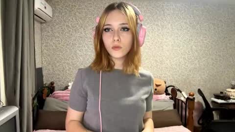 Snapshot of ngocjanus chatting on 28, 11, 2025 Eva Arts online show from 28, 11, 2025