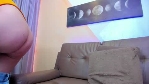 Estefani  online show from 1, 2, 2025