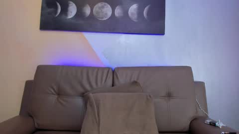 Estefani  online show from 28, 2, 2025