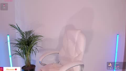 Snapshot of niaevans_x chatting on 7, 3, 2025 Nia online show from 7, 3, 2025