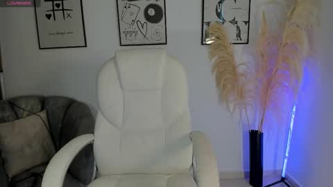 Snapshot of niaevans_x chatting on 3, 10, 2025 Nia online show from 3, 10, 2025