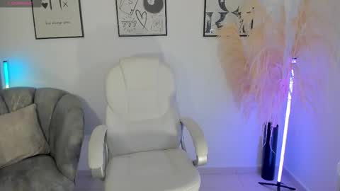 Snapshot of niaevans_x chatting on 6, 11, 2025 Nia online show from 6, 11, 2025