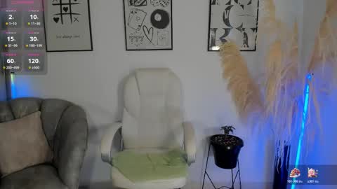 Snapshot of niaevans_x chatting on 1, 12, 2025 Nia online show from 1, 12, 2025