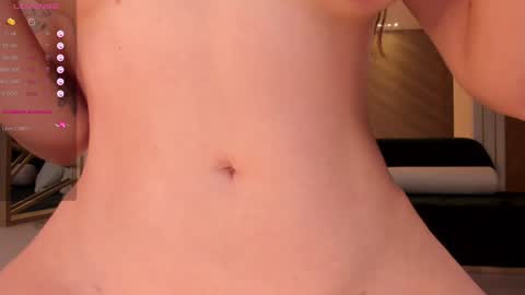 Snapshot of niaholland chatting on 9, 12, 2024 SQUIRTER DOLL online show from 9, 12, 2024