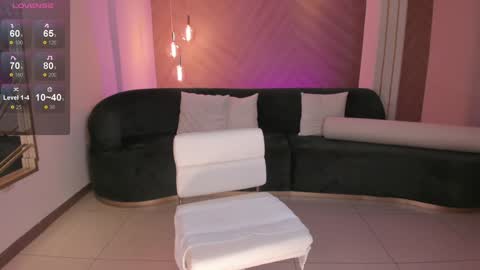 Snapshot of niaholland chatting on 11, 12, 2024 SQUIRTER DOLL online show from 11, 12, 2024